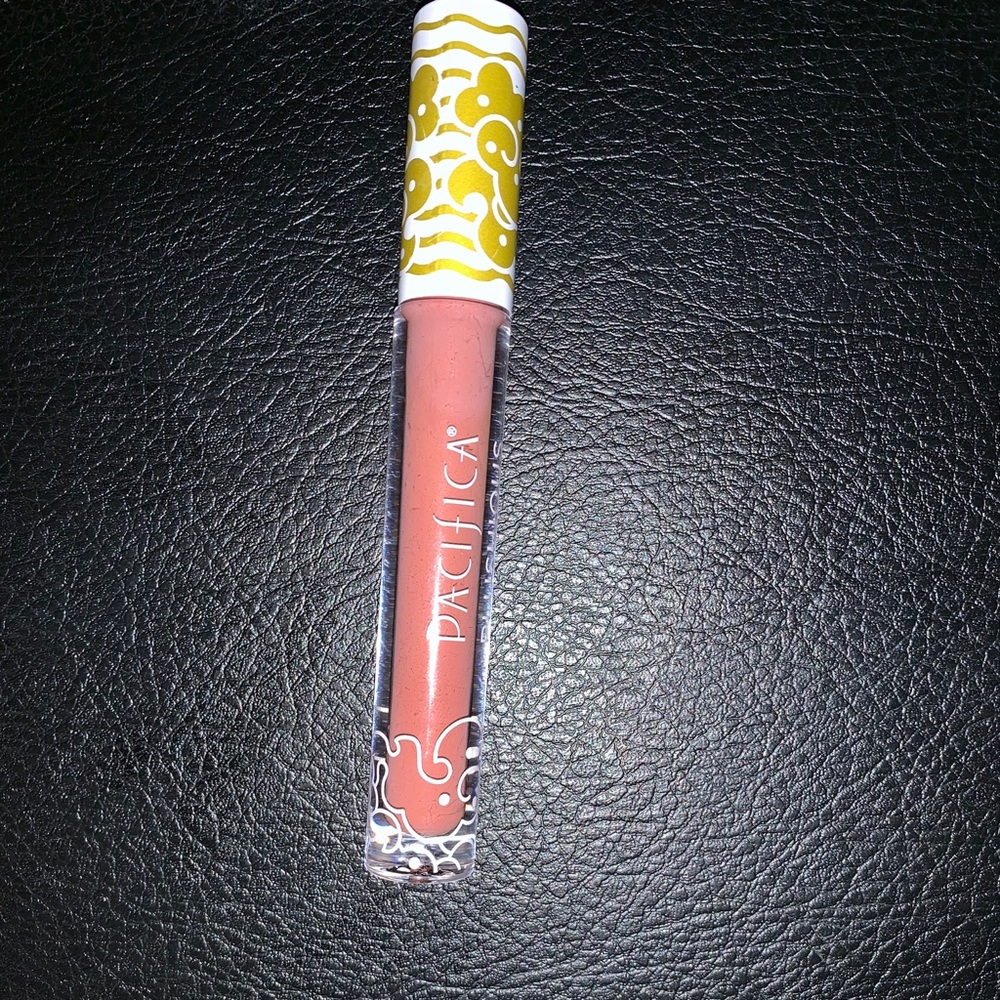 Liquid plushious mineral lipstick